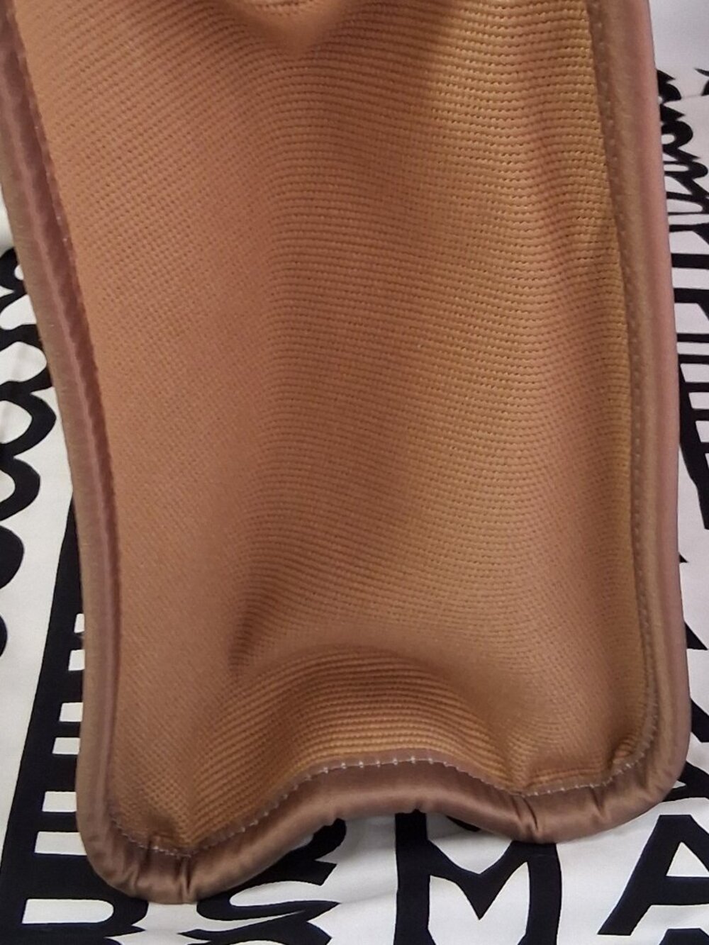 Marc Jacobs The Large Traveler Tote – Camel/Tan (Style M0017048-230) – New - Picture 6 of 10